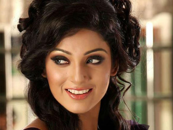 മോഡലിങ് രംഗത്ത് നിന്ന്