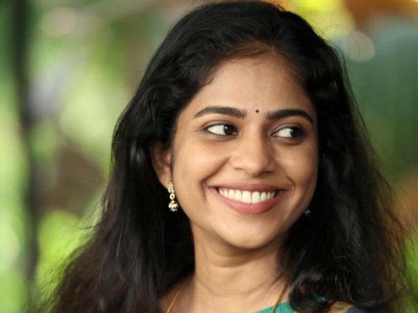ഗ്ലാമറസായി സൃന്ദ