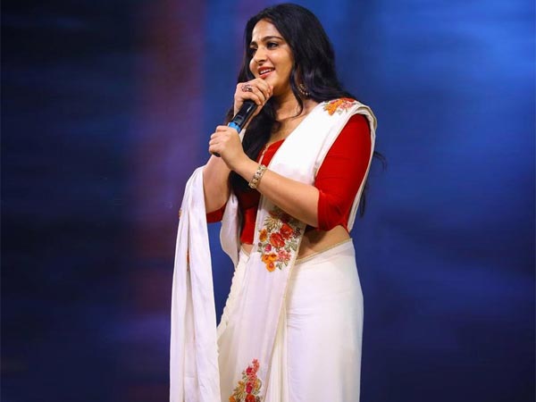 അനുഷ്ക ഹിന്ദി പഠിക്കുന്നു