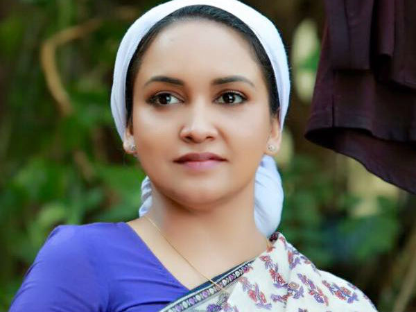 മാറ്റി നിര്ത്തി