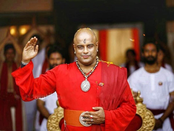 മുരളി ഗോപിയുടെ സനാതന ട്രാക്കിലേക്ക്