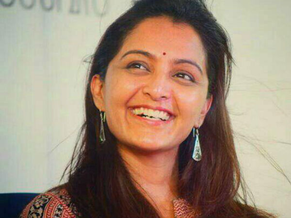 മുന്നില് നിന്നു