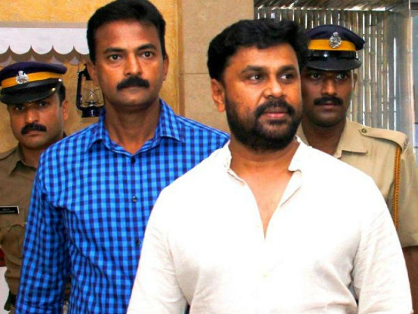 ഇപ്പോള് സൂപ്പര്താരങ്ങളുടെ നിലപാട്