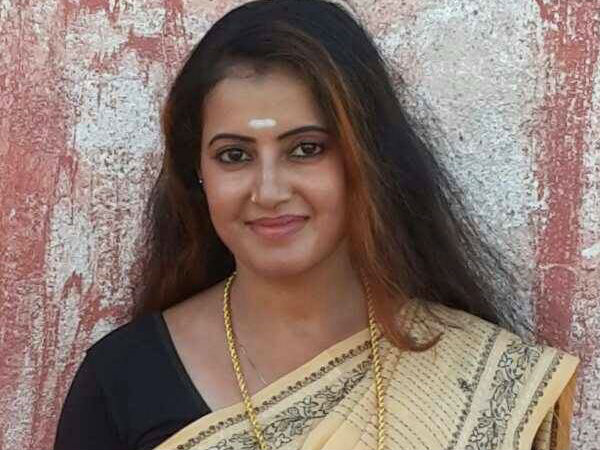ആര്ട്ടിസ്റ്റ് അനിതയ്ക്ക് എന്ത് അര്ഹത