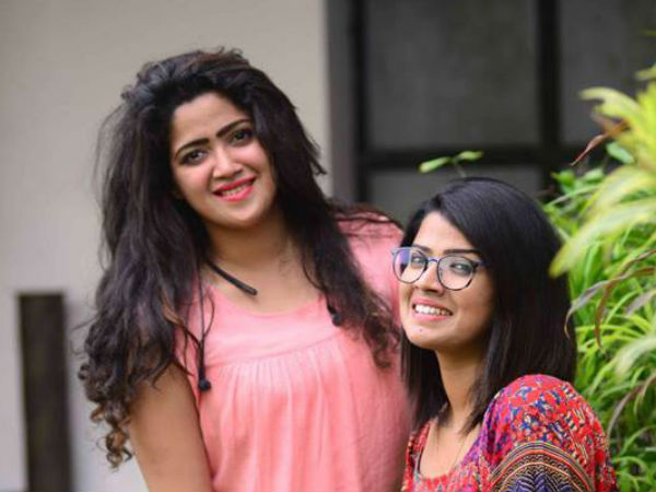 ചേച്ചിക്കൊപ്പം മ്യൂസിക് ബാന്റ്