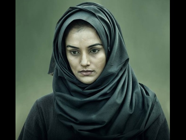 ആണ് വേഷം