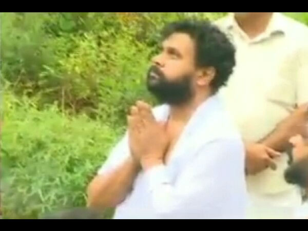 യാത്ര പറഞ്ഞിറങ്ങുമ്പോൾ