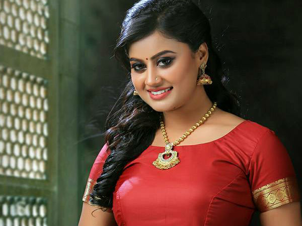 ഇപ്പോഴും അവിവാഹിതയാണ്