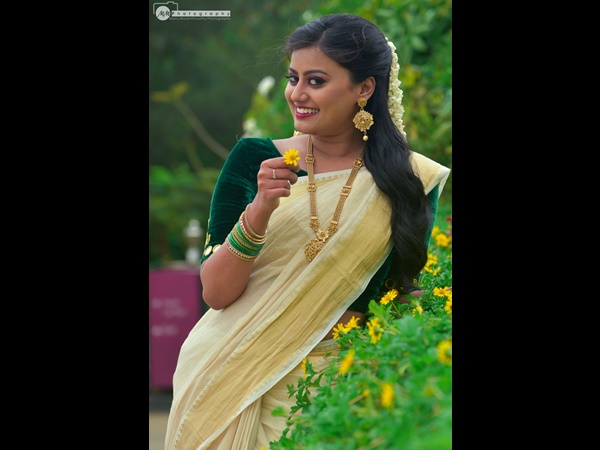 സാധാരണ പെണ്കുട്ടിയാണ്