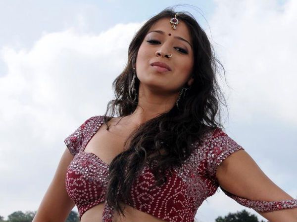 സിംഗിളായി തുടരുന്നു