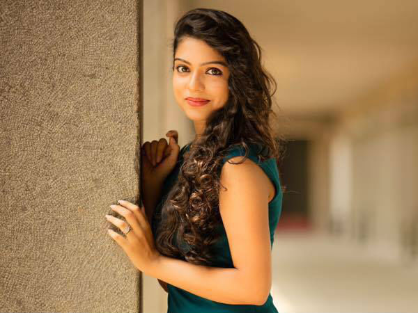 തമിഴില് പരിചിത