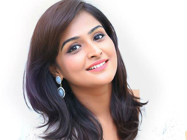 അരിക് ചേര്ന്ന് പോയിട്ടില്ല