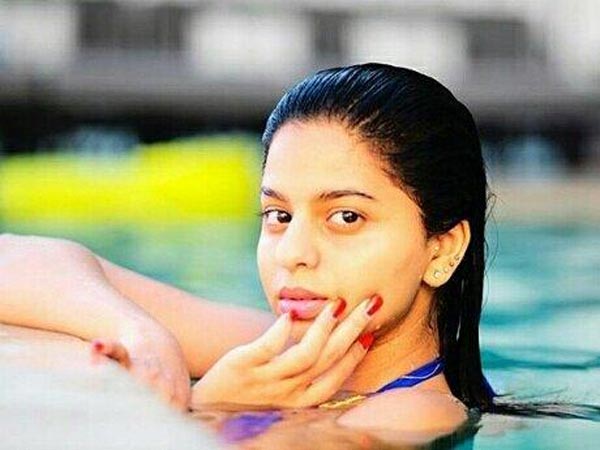 പാപ്പരാസികള് പിന്നാലെയുണ്ട്