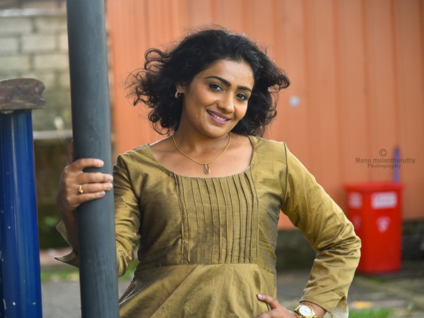 അഭിനയത്തില്നിന്നും വിട്ടുനിന്നും