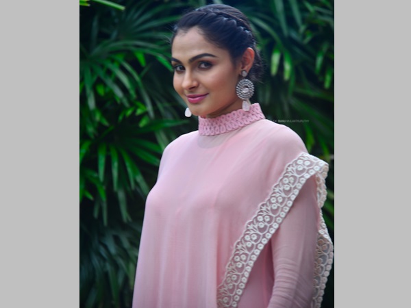 ഹൊറര് സിനിമകളിലേക്ക്