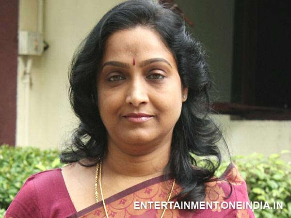 ശാരി