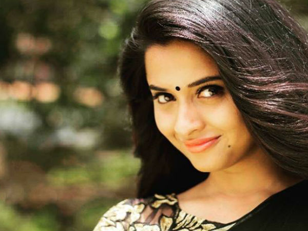 ആദ്യ ചിത്രം