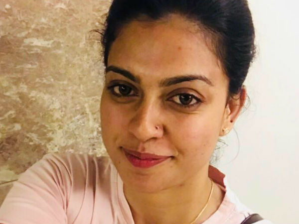മേക്കപ്പില്ലാതെ ഫേസ്ബുക്കില്