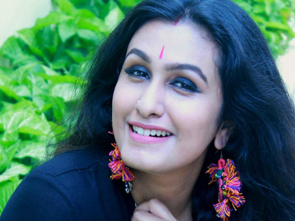 അയലത്തെ സുന്ദരി വന്നത്