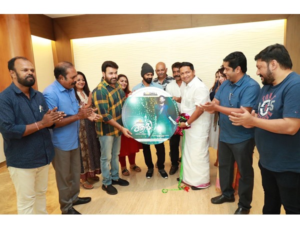 മാധ്യമങ്ങള്ക്ക് മുന്നില് നിന്നും ഒഴിഞ്ഞുമാറുന്നു