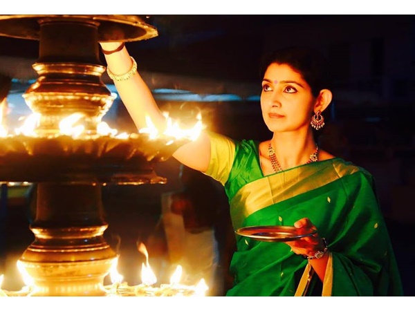 വീണ്ടും അഭിനയിച്ചു