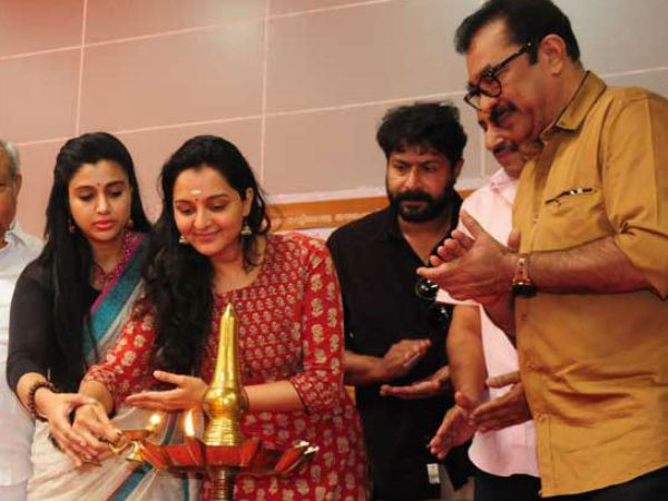 പൊതുപരിപാടികളില് സജീവം