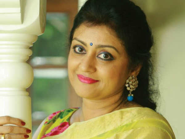 നിറഞ്ഞ കണ്ണുകൾ