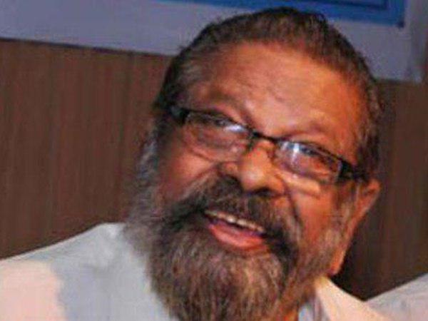 'നിന്നെ തൊടും പൂനിലാവ് എന്നെ തൊട്ടത് നീയറിഞ്ഞോ'