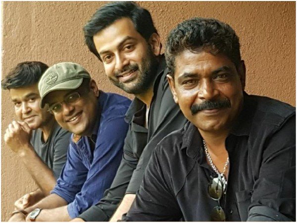 ലൊക്കേഷന് ചിത്രങ്ങളുടെ സ്വീകാര്യത