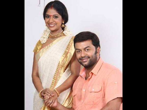 അവതാരകയായി തിളങ്ങി നില്ക്കുന്നു