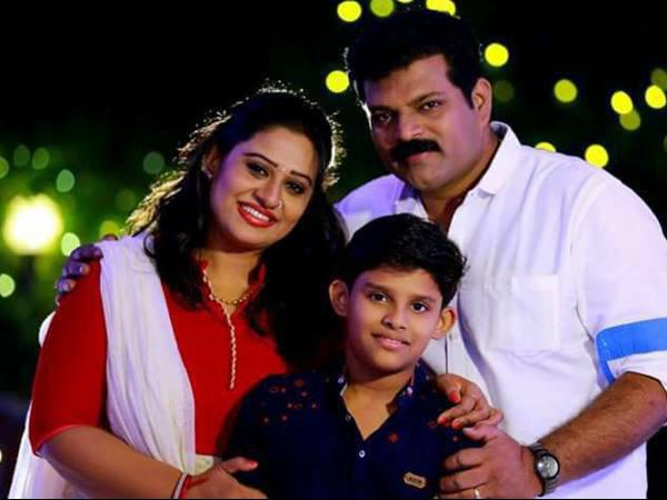 ഒരേ മേഖലയില് ജോലി ചെയ്യുന്നു
