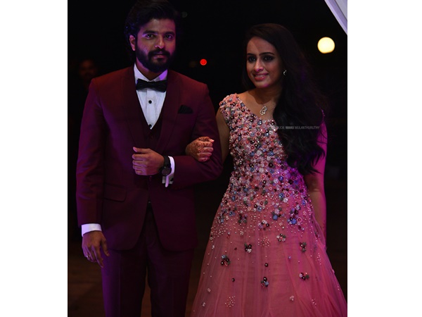 പ്രണയിച്ച് വിവാഹിതരായി