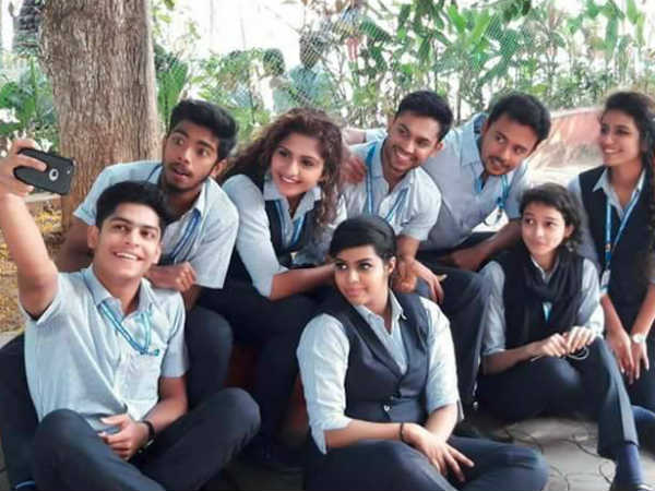 oru adaar love oru adaar love