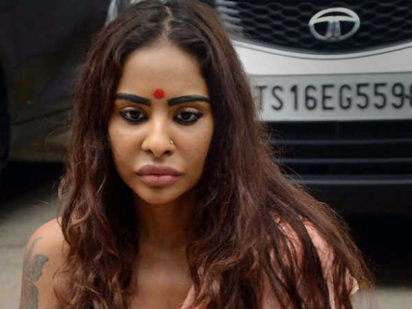 നഗ്ന വീഡിയോ