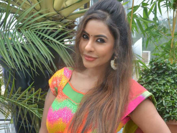 ടൊപ്പ് ലെസ്സ് പ്രതിഷേധം