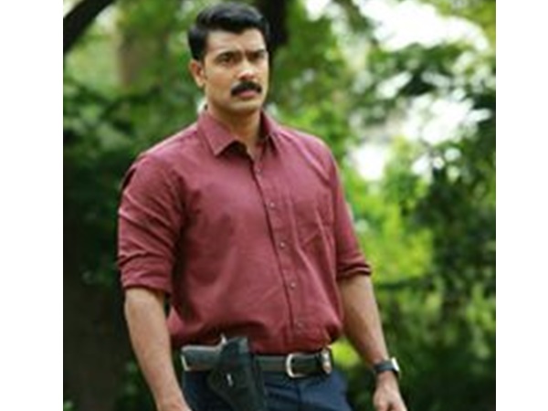 സോഷ്യല് മീഡിയയില് സജീവം
