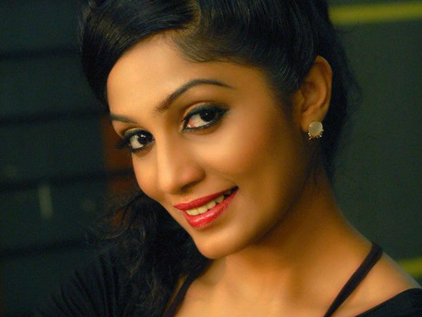 ആര്യയുടെ അപേക്ഷ