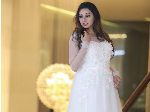 ഇഷ ഫാഷന് രംഗത്തേക്കും എത്തുകയാണ്?