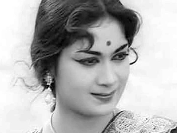 ക്യാമറയ്ക്കു മുന്നിൽ വീണു