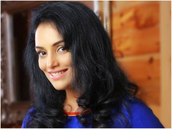 പരസ്യ ചിത്രങ്ങള്