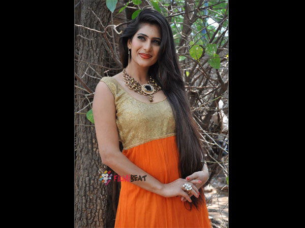 നേഹ സക്സേന