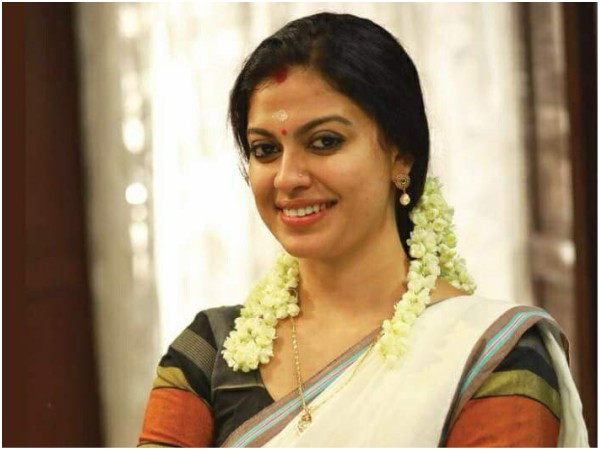 വസ്ത്രം പോലുമില്ല..