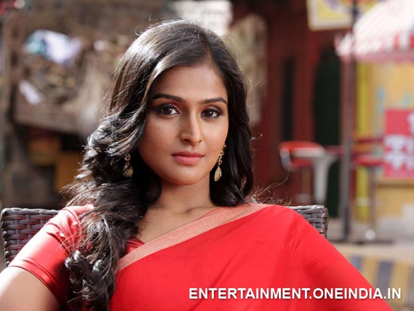 കൂടുതല് പേര് രാജിവെക്കുമെന്ന് രമ്യാ നമ്പീശന്