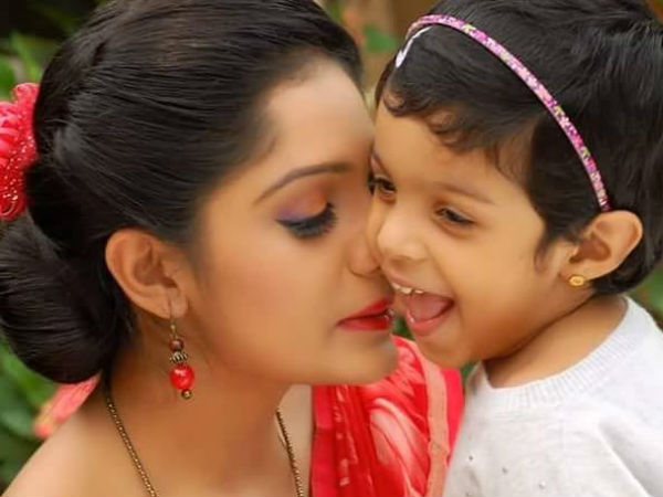 റോയയ്ക്കൊപ്പമുള്ള ചിത്രങ്ങള്