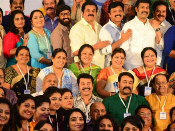ജനപ്രതിനിധികള്ക്ക് നേരെ വിമർശനം