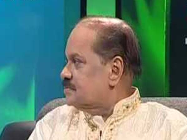 ചെക്ക് ഒപ്പിടാന് പോലും അറിയില്ല