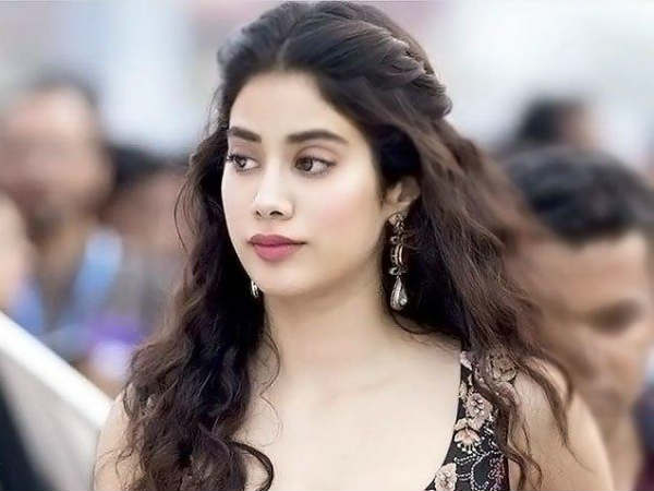 ജാൻവിയും ഖുഷിയും സഹോദരിമാരല്ല