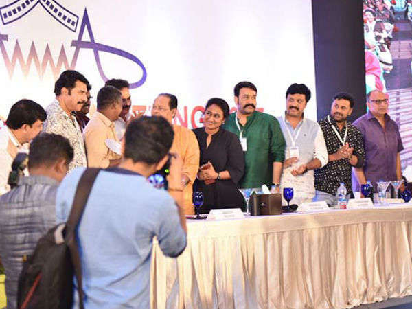 പോസ്റ്റുകള് വൈറലാവുന്നു