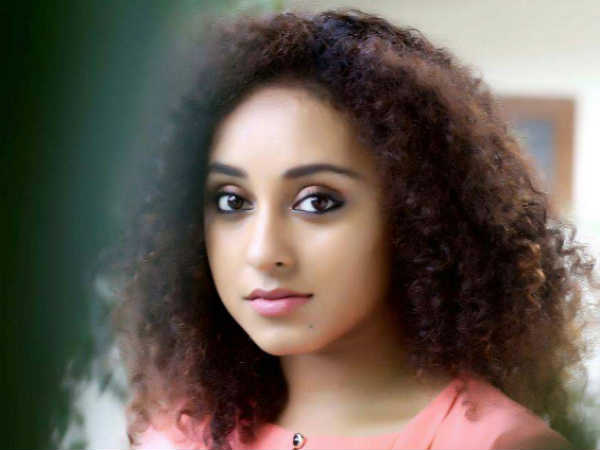 പേളിയുടെ വായ് അടപ്പിച്ച്