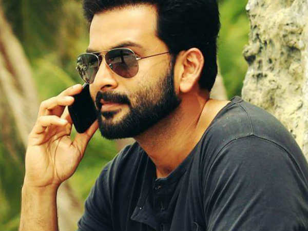 തിരക്കഥ നൽകിയത് ഇംഗ്ലീഷ്